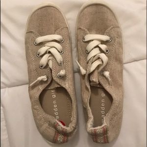 madden girl slip on. Brand new. never worn.